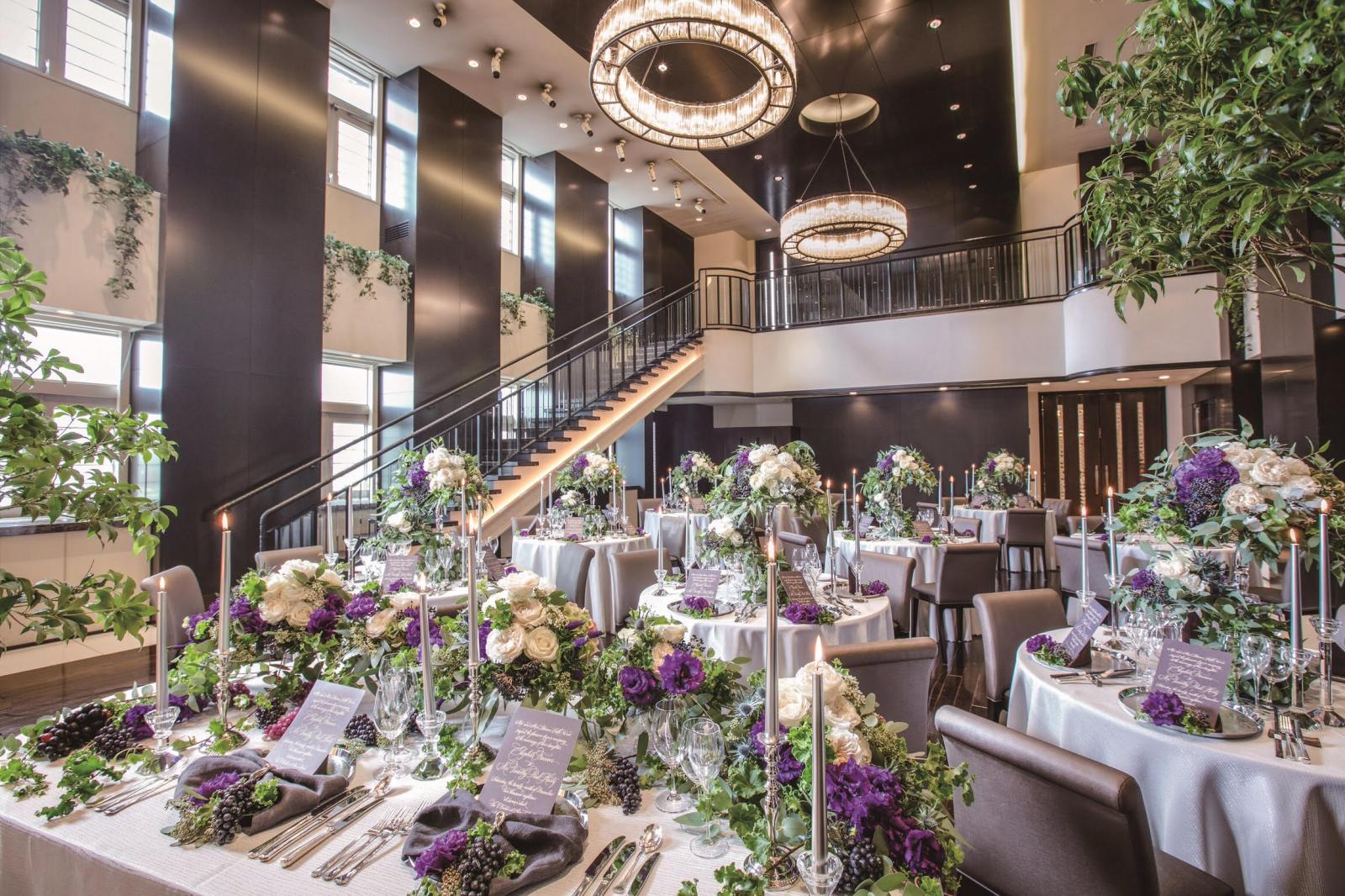 華やかなRESTAURANT VITRA NAGOYA。