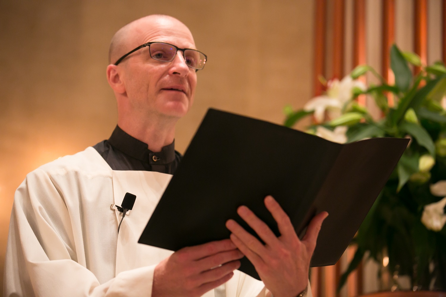 専属のエリック牧師がお二人だけのオリジナルメッセージを送る。