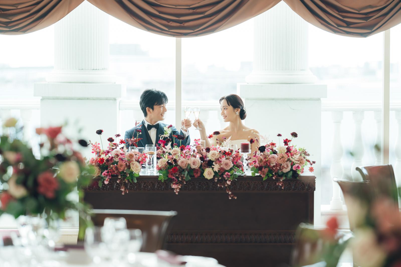 王道のメインテーブルで楽しむ披露宴