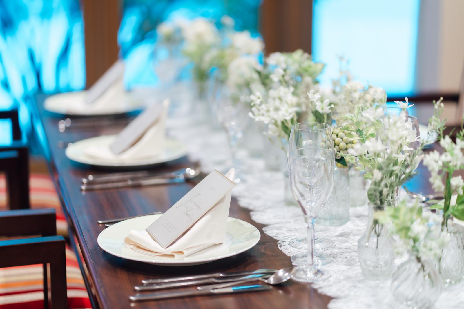 お食事にはこだわりのコーディネートを