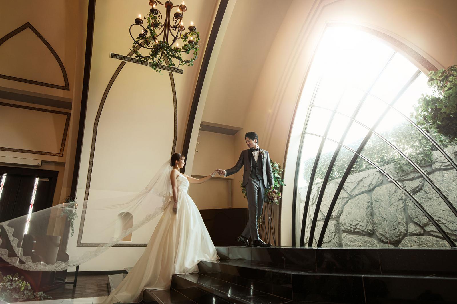 自然光がふりそそぐチャペル