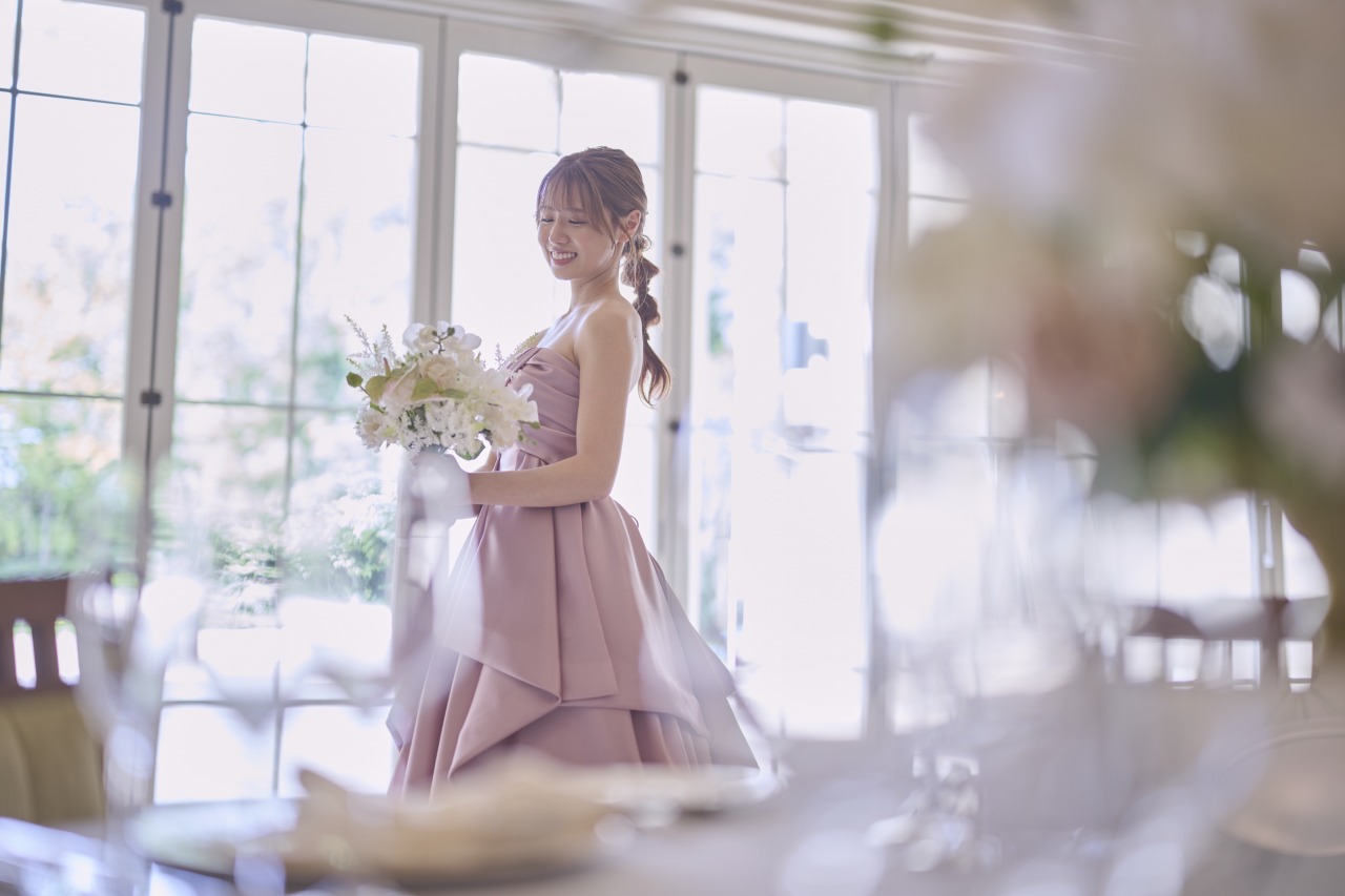 屋内にいながらも自然のなかにいるかのように感じられるガーデンリゾートウエディング