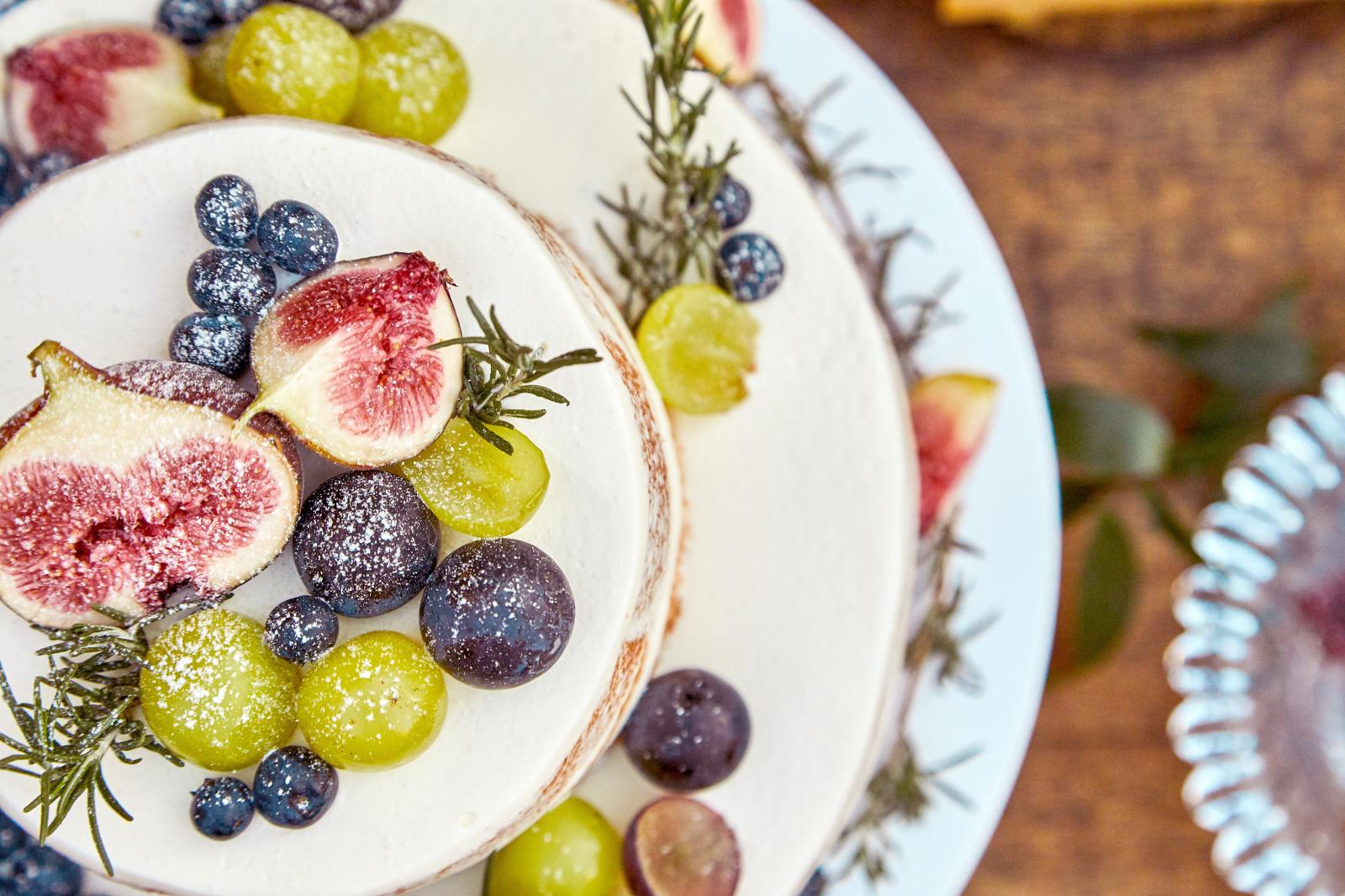 結婚式の1時間前に仕上げる出来立て生ケーキは味も絶品。