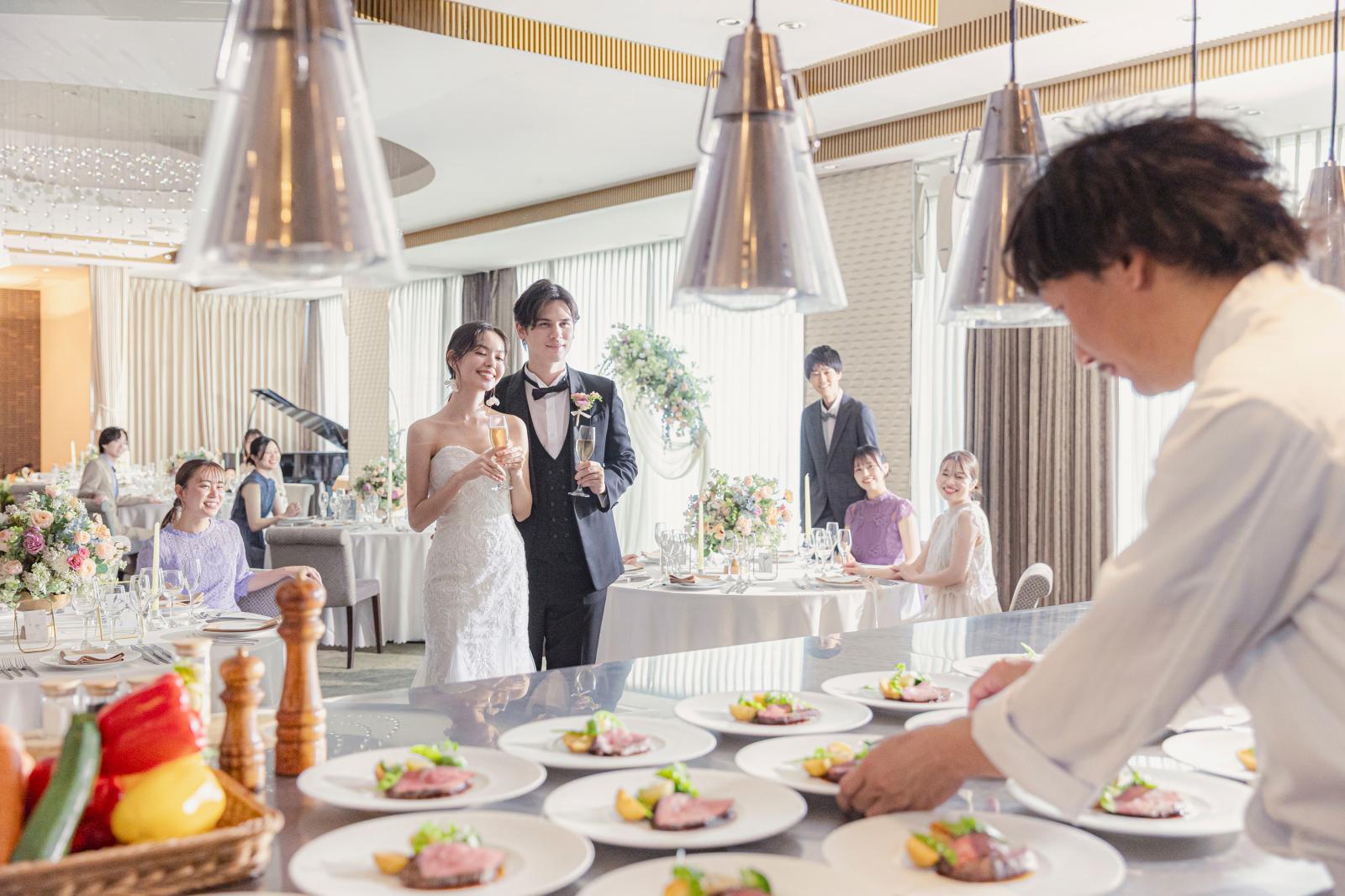 The Operaの人気シェフ陣と、おふたりだけのオリジナルレシピを創るオーダーコース料理。今日お越しいただいた感謝の気持ちを料理に込めて、お二人の大切なゲストの皆様へおもてなしします！