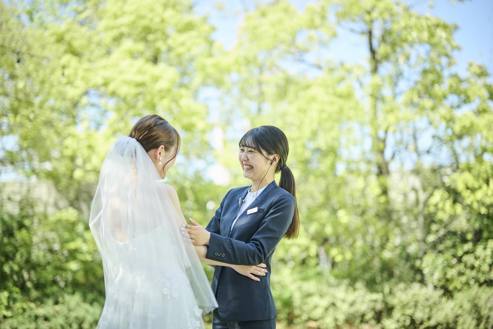 打ち合わせから結婚式当日まで、ひとりのプランナーが一貫して準備をサポート！