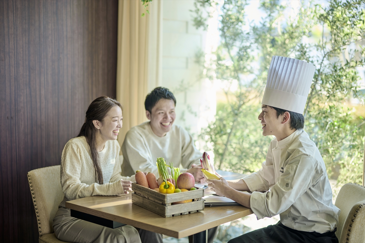 料理はシェフと直接打合せ、おふたりの想いを知っているからこそ心を込めたひと皿を届けます