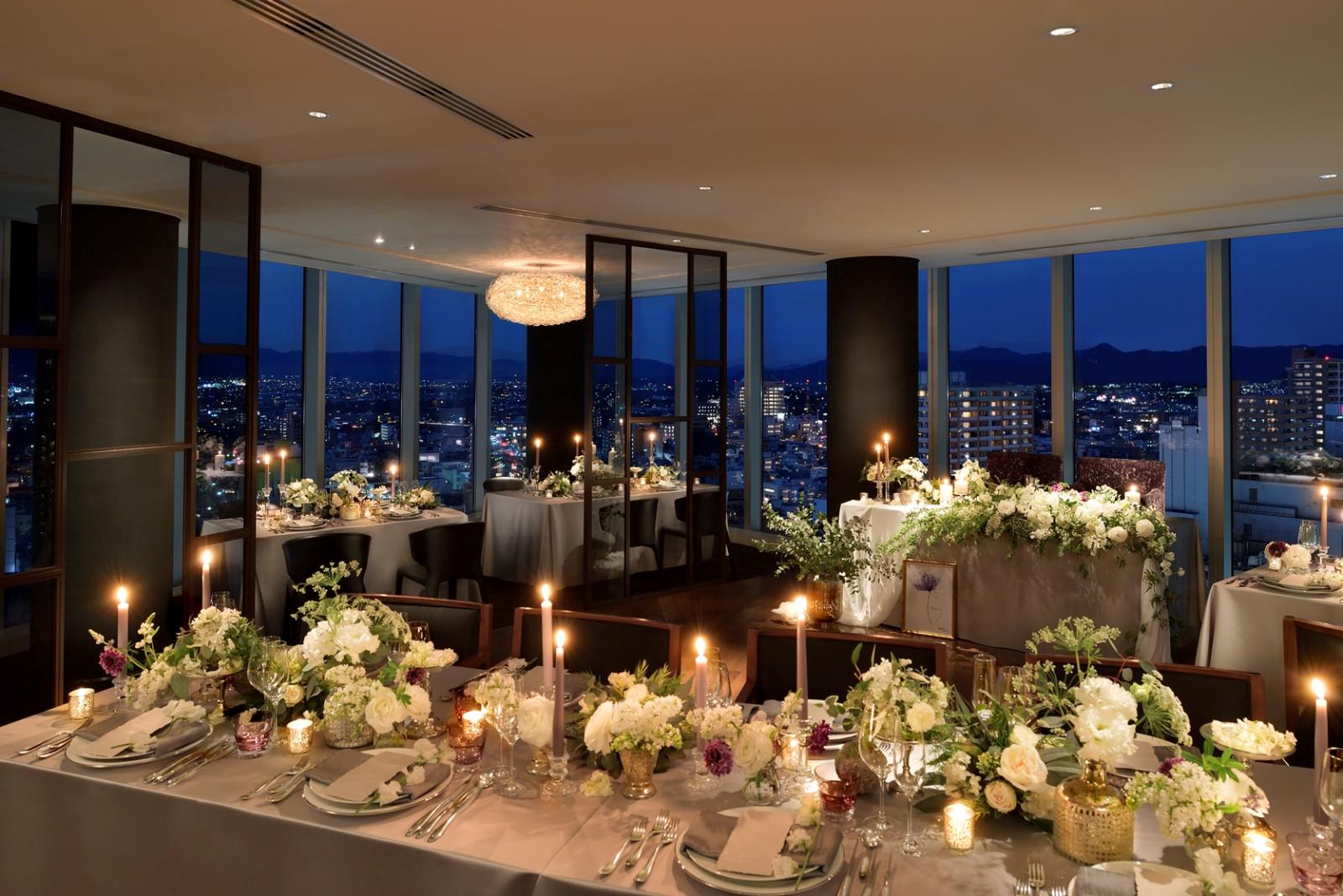 夜はイルミネーション輝く宝石箱のような夜景をお愉しみいただけます