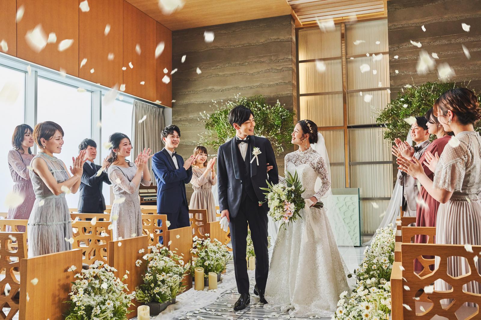 天然木の温かみある質感や匂いが神聖な気持ちにさせてくれる