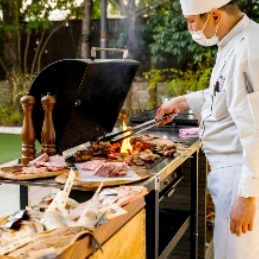 お祭りの雰囲気を味わえるBBQブッフェも人気！