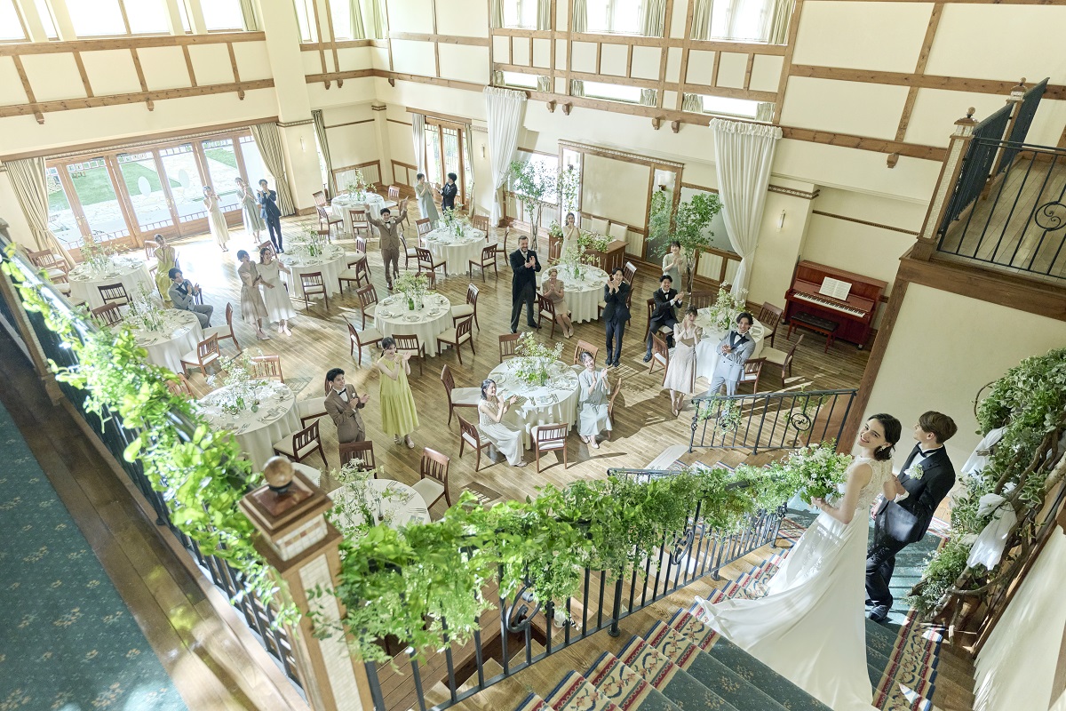 花嫁憧れの階段入場も叶う！パーティー会場のコーディネートも自由自在でおふたりだけの空間に