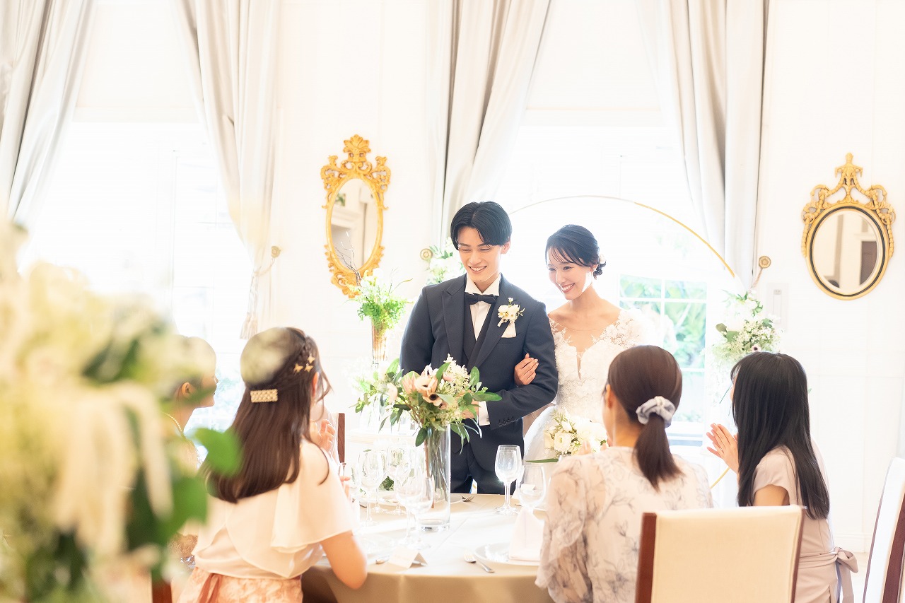 ワンランク上の上質おもてなしウェディング。<br />
天井高6ｍの開放的な披露宴会場。