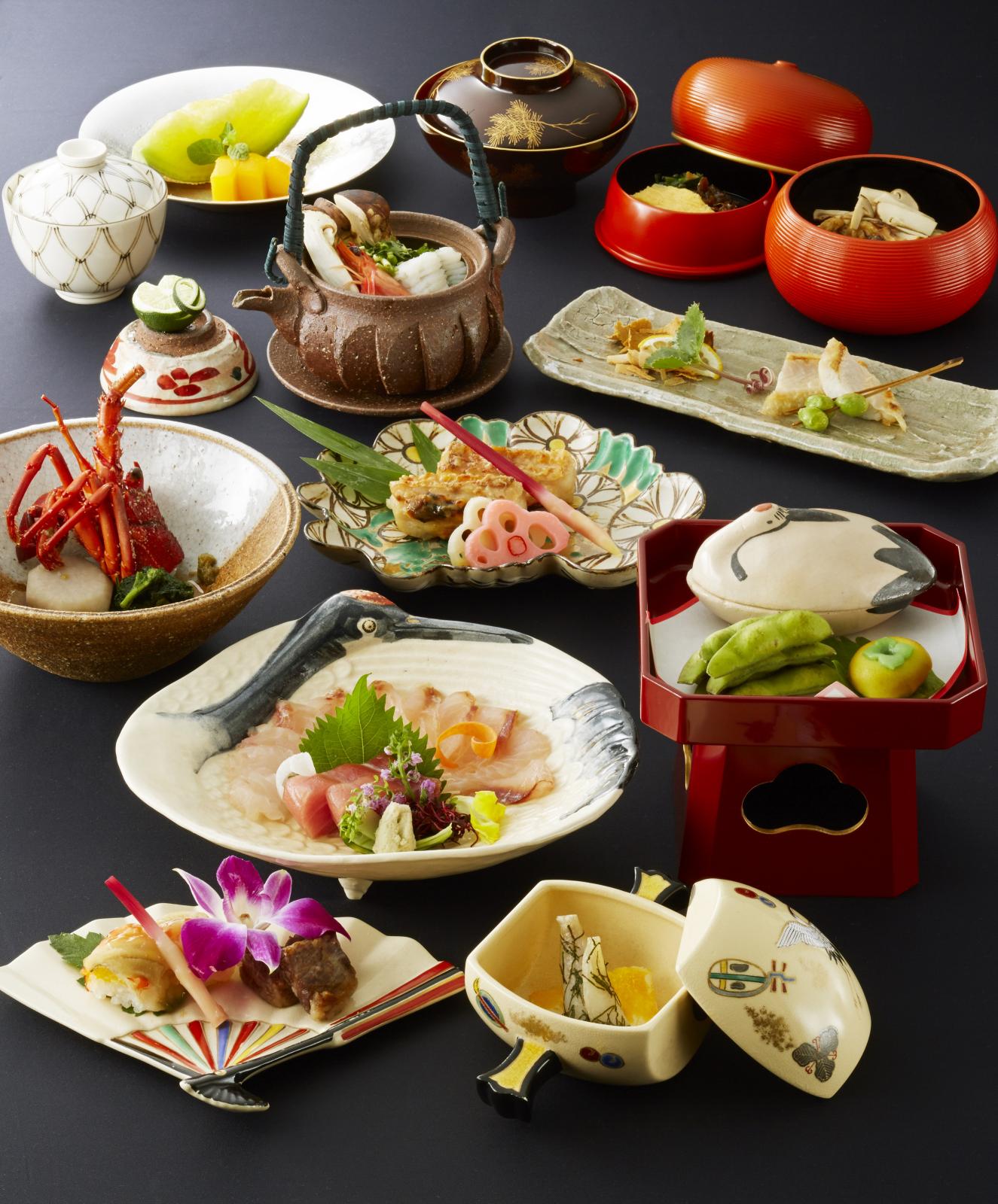 色どり鮮やかな会席料理が美食家をも唸らせる