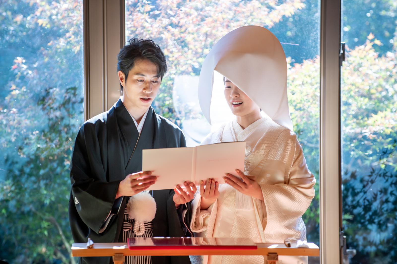 誓いの言葉の形式は自由。おふたりらしい言葉を考えてみて！