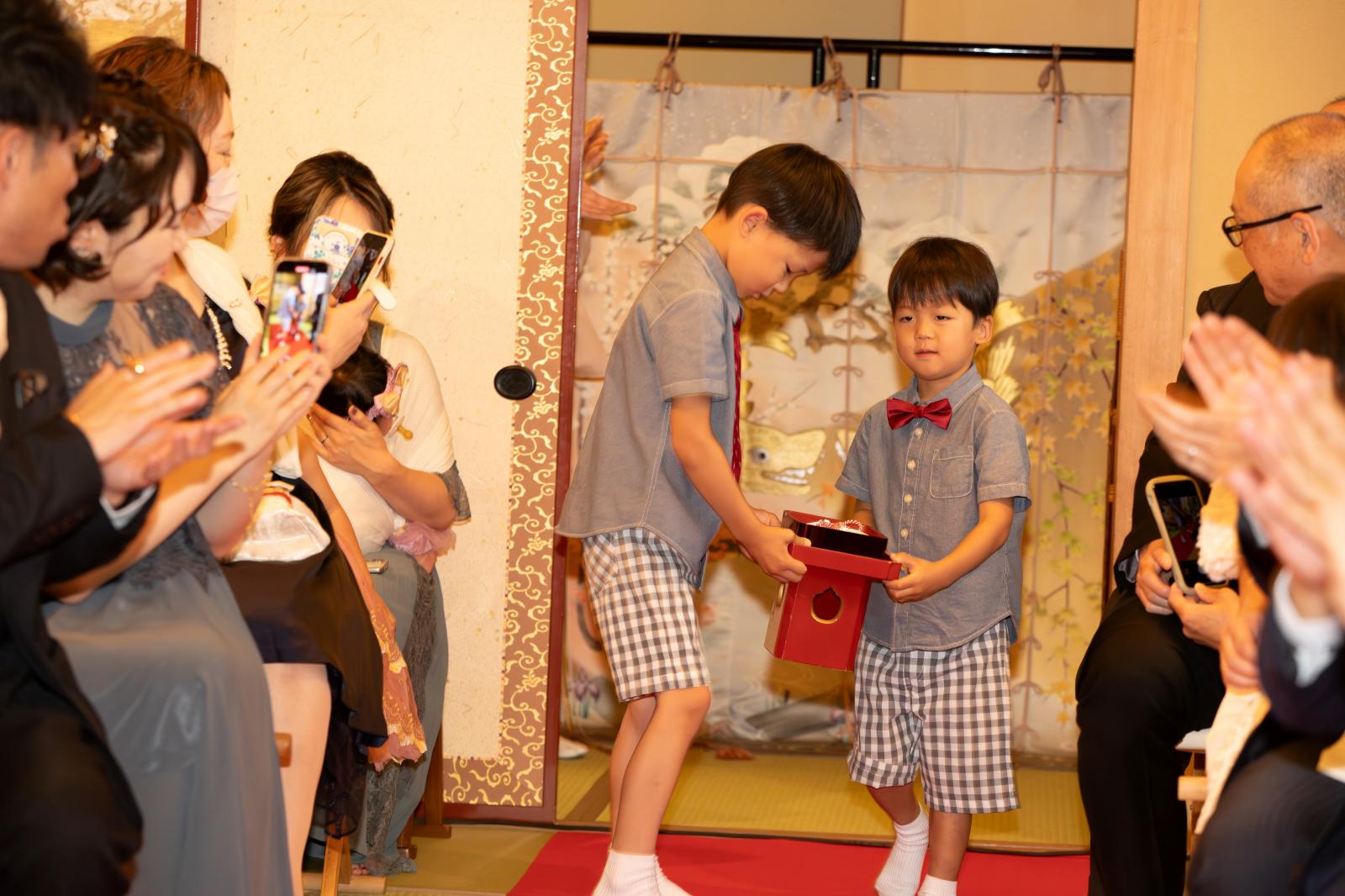 お子様に登場してもらうと場が和みます。
