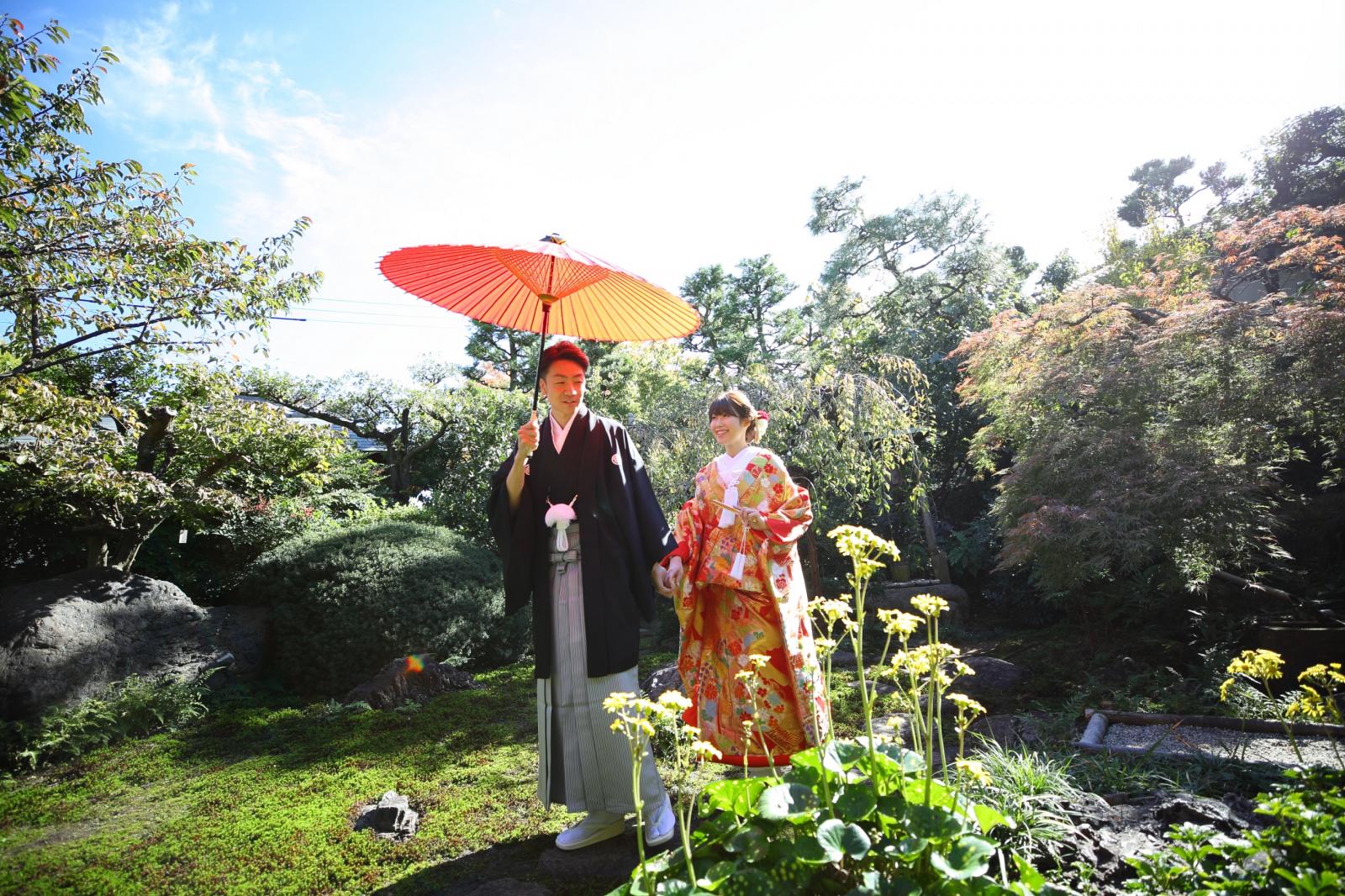 ご結婚式当日のロケーション撮影だからこそ<br />
表情もより素敵に