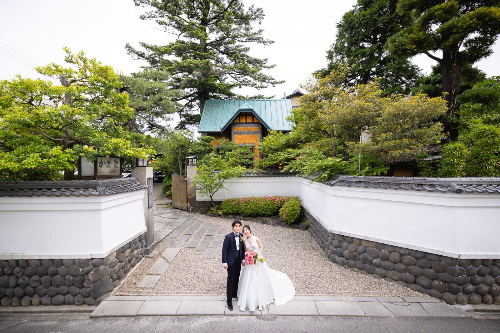 この地区の代名詞『白壁』<br />
昔からの姿を残すか茂免の白壁での写真撮影はモダンな魅力たっぷり