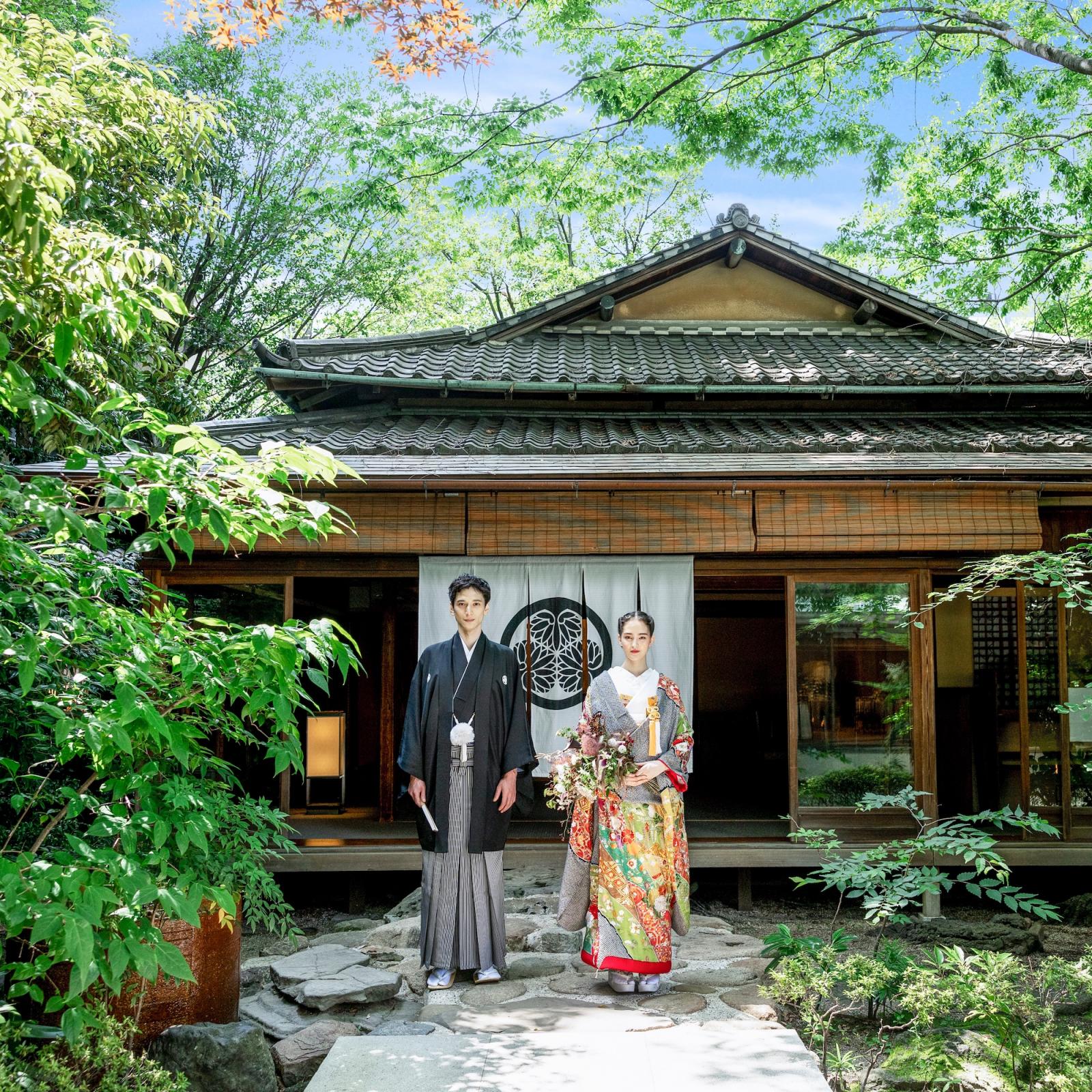 緑豊かな庭園に囲まれた会場