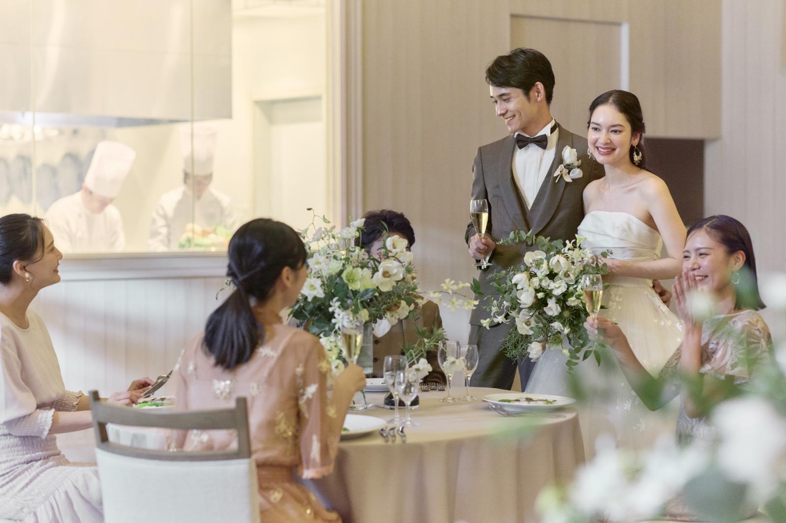 貸切なので披露宴の時間が長いことも魅力の一つ。ゲストと会話を楽しんだり、写真を撮る時間もゆっくりと