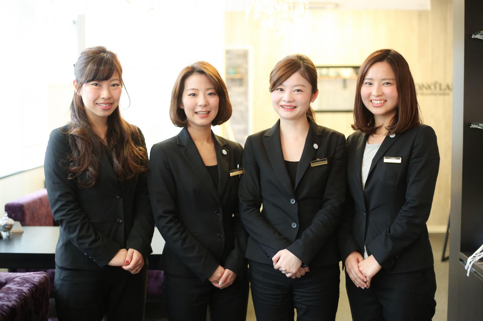 ご来訪頂いてのウエディング相談/お打合せにご不安を抱かれるお客様には、Zoom/Skypeなどを活用した「オンライン」でのお時間を設けさせて頂く事も可能でございます。どうぞお気軽にご連絡ください。