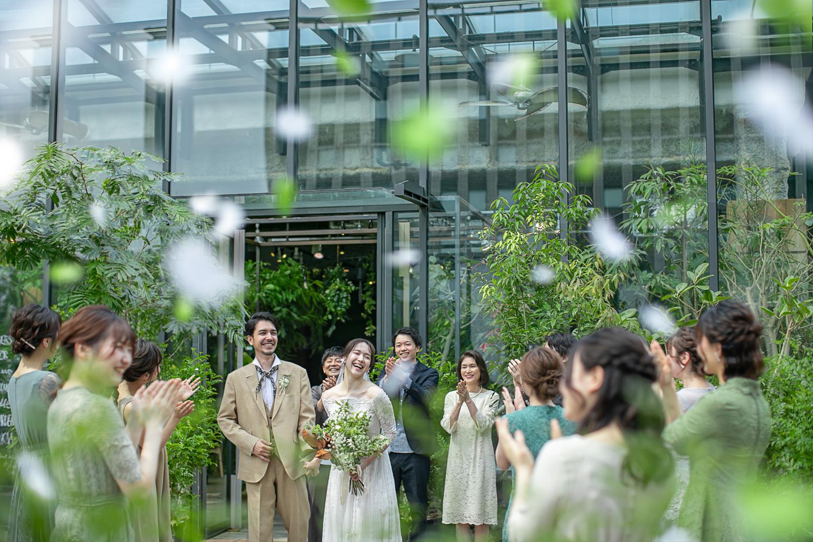 「おしゃれで自然体な雰囲気で結婚式を楽しみたい」というふたり必見！