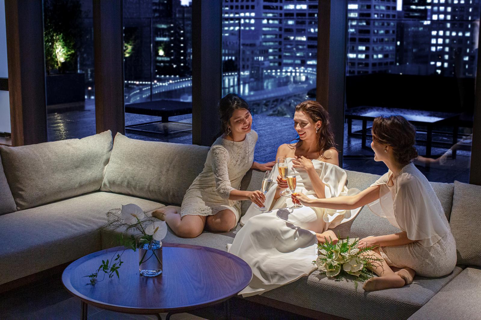 お二人のスイートルームにゲストを招いてアフターパーティをたのしむことも。