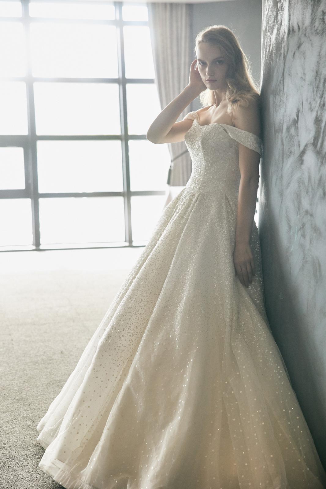 豊富なデザインの中から、とっておきの1着を見つけて