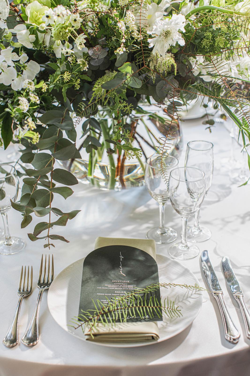 熟練のスタッフがおふたりの想いを洗練された空間へと創り上げます