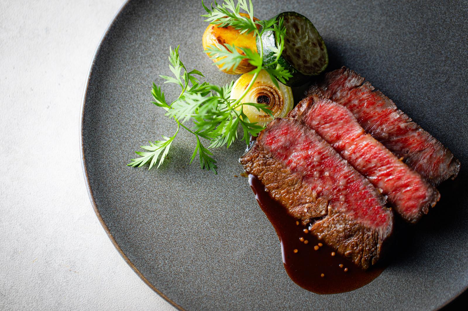 季節の食材をふんだんに使う贅沢は見た目も美味しく。