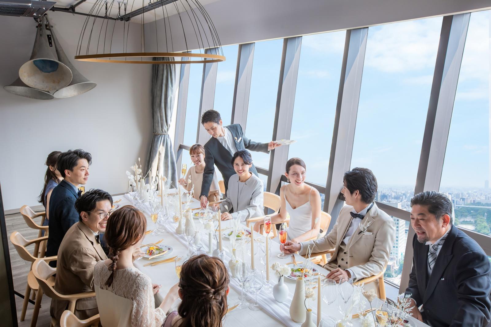 眺望豊かな少人数専用会場では思い出を語り合う家族との大切な時間へ。