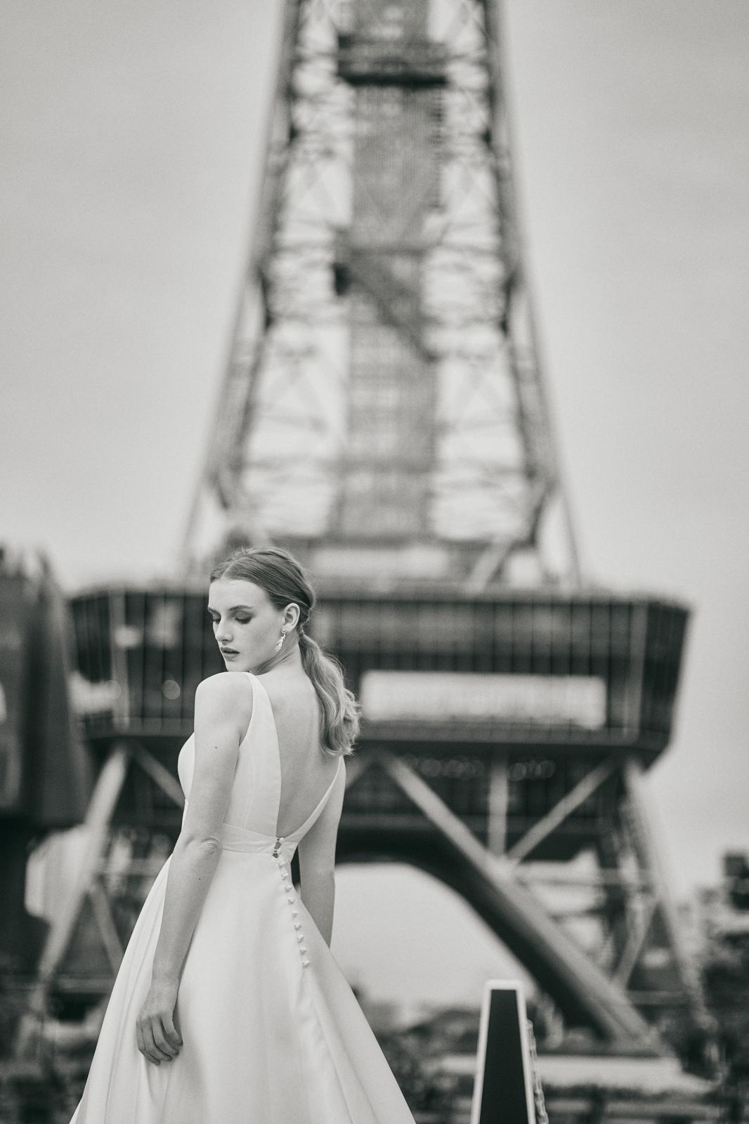 テレビ塔を背景に、まるで映画のような特別感あふれるフォト撮影も可能