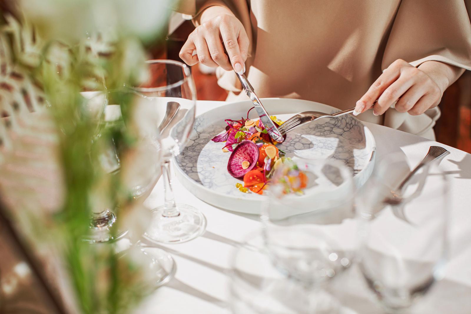 五感で楽しむ美しい料理にゲストからも満足の声。