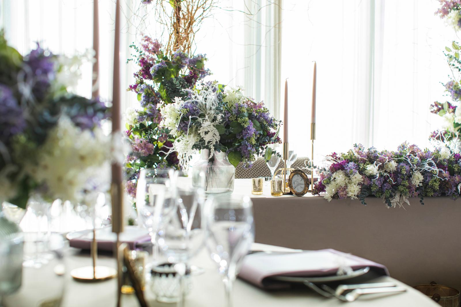 アンティークの小物で統一して華やかさを