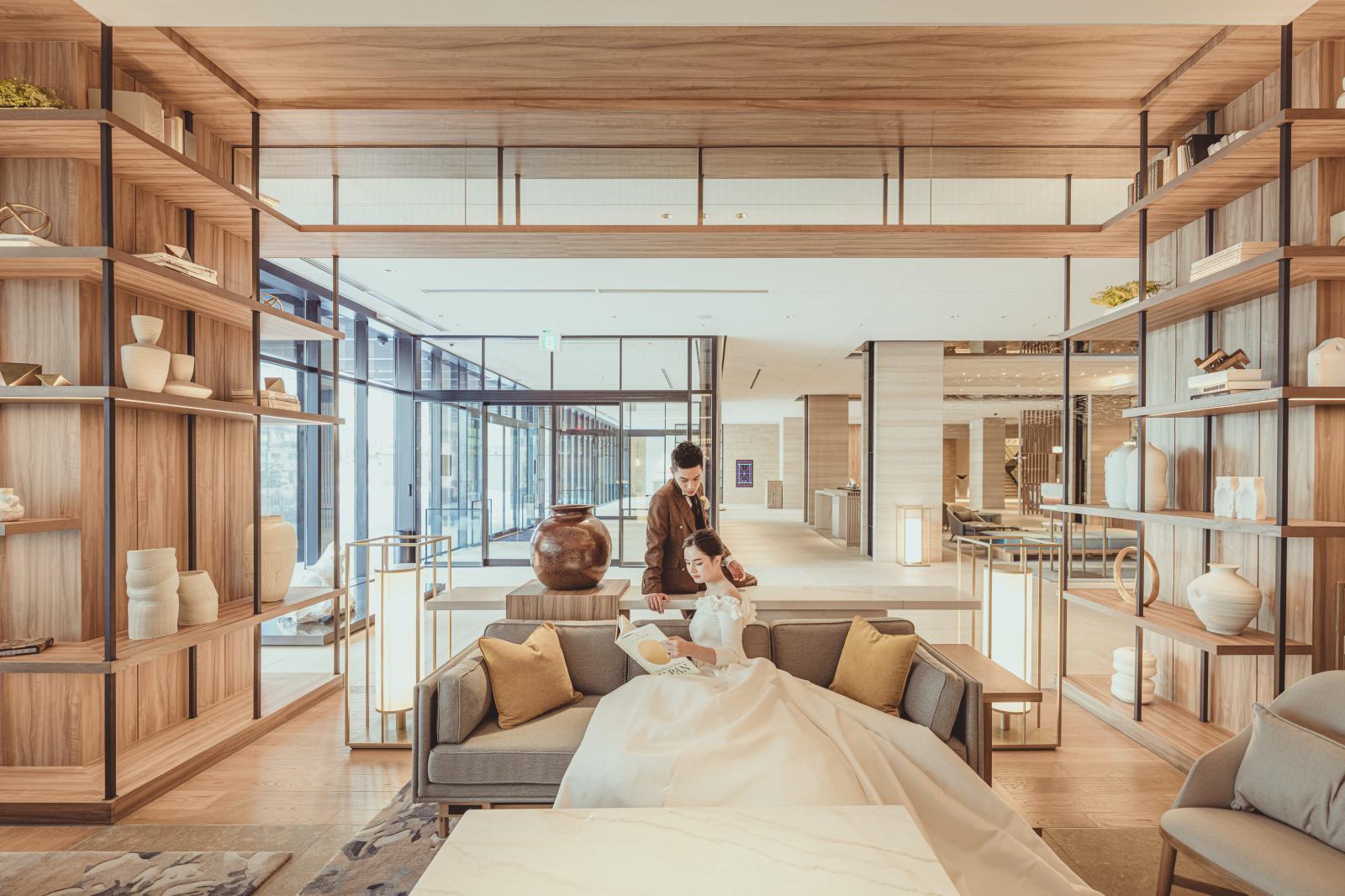 名古屋の歴史や日本の文化にまつわる書籍や写真を展示した  「THE LOUNGE」