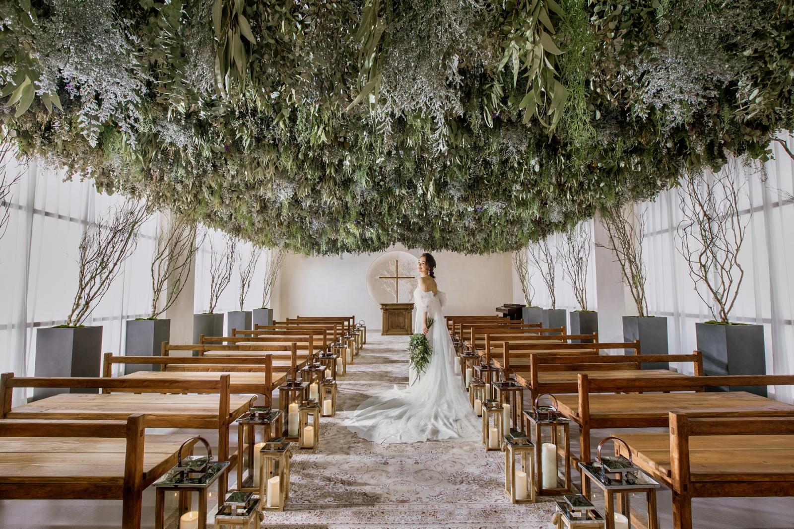 扉を開けた瞬間緑広がる<br />
そこは緑は包まれた美しいチャペル「Le bois-ル・ボア-」<br />
まさに自然を感じる魅惑の空間