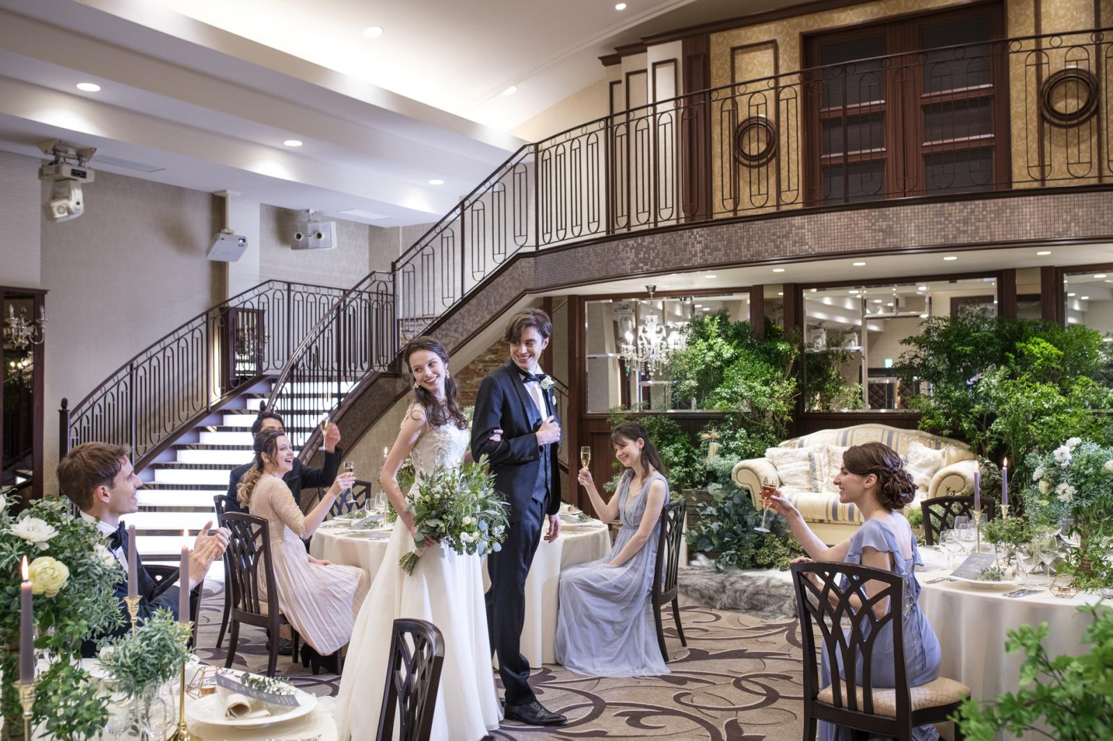 ベルクラシック空港1番の広い披露宴会場・・・ <br />
その笑顔が二人の結婚式を最高潮にさせる。