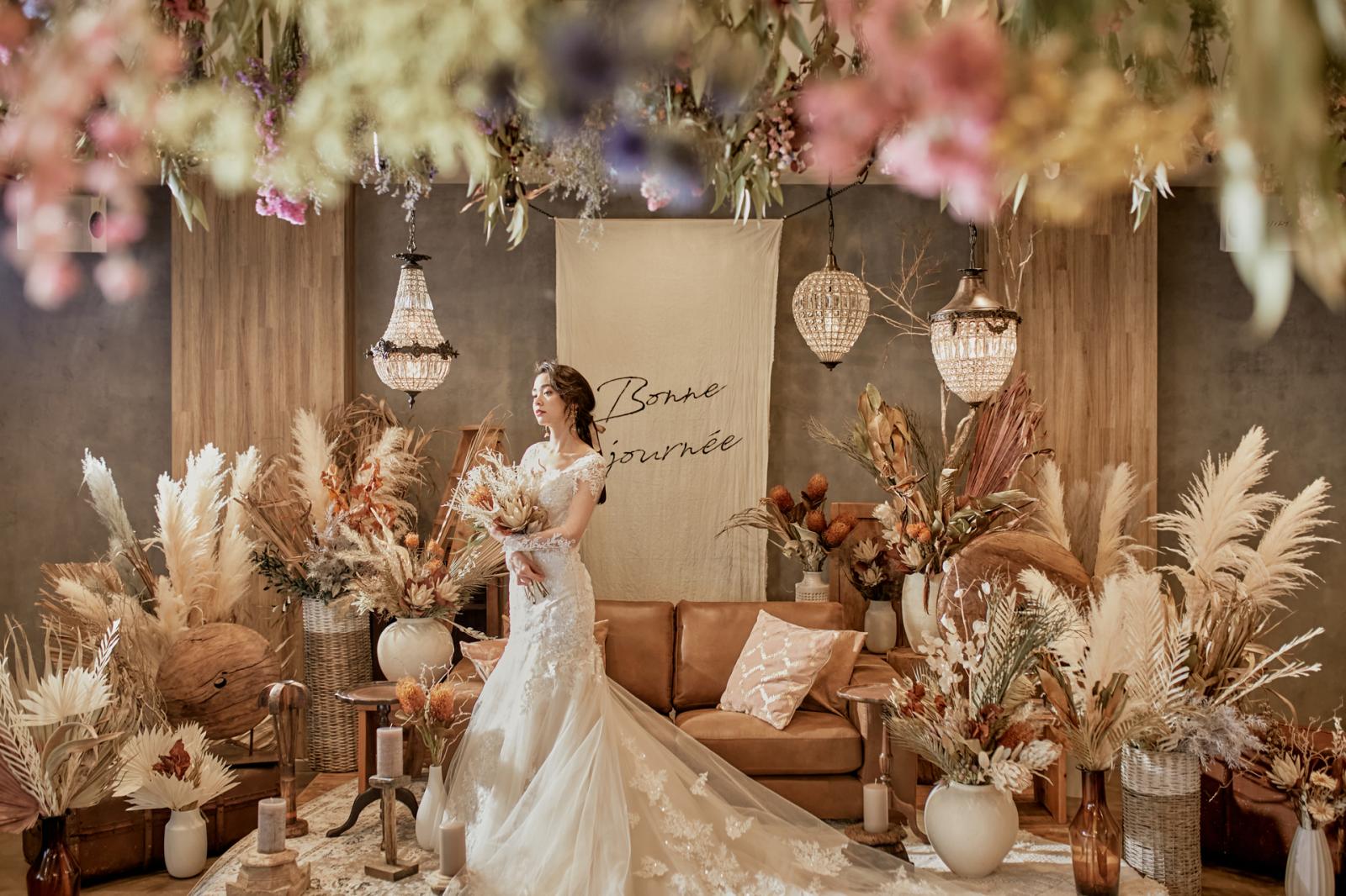 ドライフラワー溢れるデザインを基調とした<br />
フォトジェニック空間