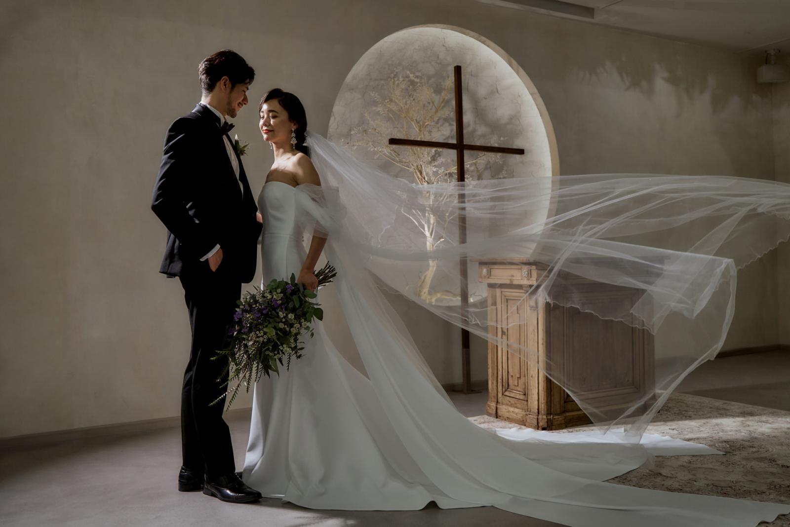 月が森に満ちる淡い輝きの中で、過去と未来が交差する、心躍る憧れの挙式を…