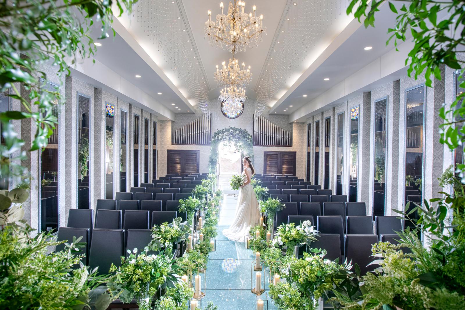 最大80名まで着席できる独立型チャペル。ゲストとの距離が近いので大切なゲストに見守られながら挙式を進めていくことができます