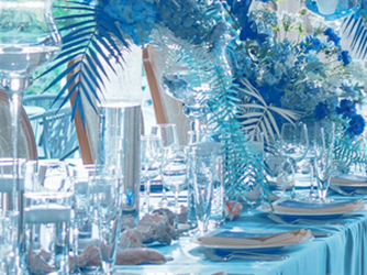 シーサイドリゾートには白と青のコントラスが映える