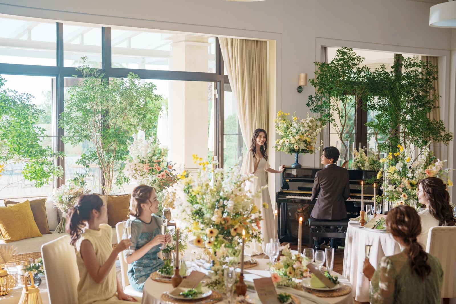 サプライズの生演奏で心温まるアットホームなパーティ