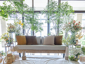 ソファースタイルで肩ひじ張らないリラックスしたウェディング