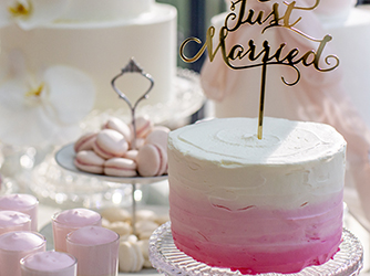 大人可愛いお洒落なケーキ。ケーキはパティシエと直接打合せ