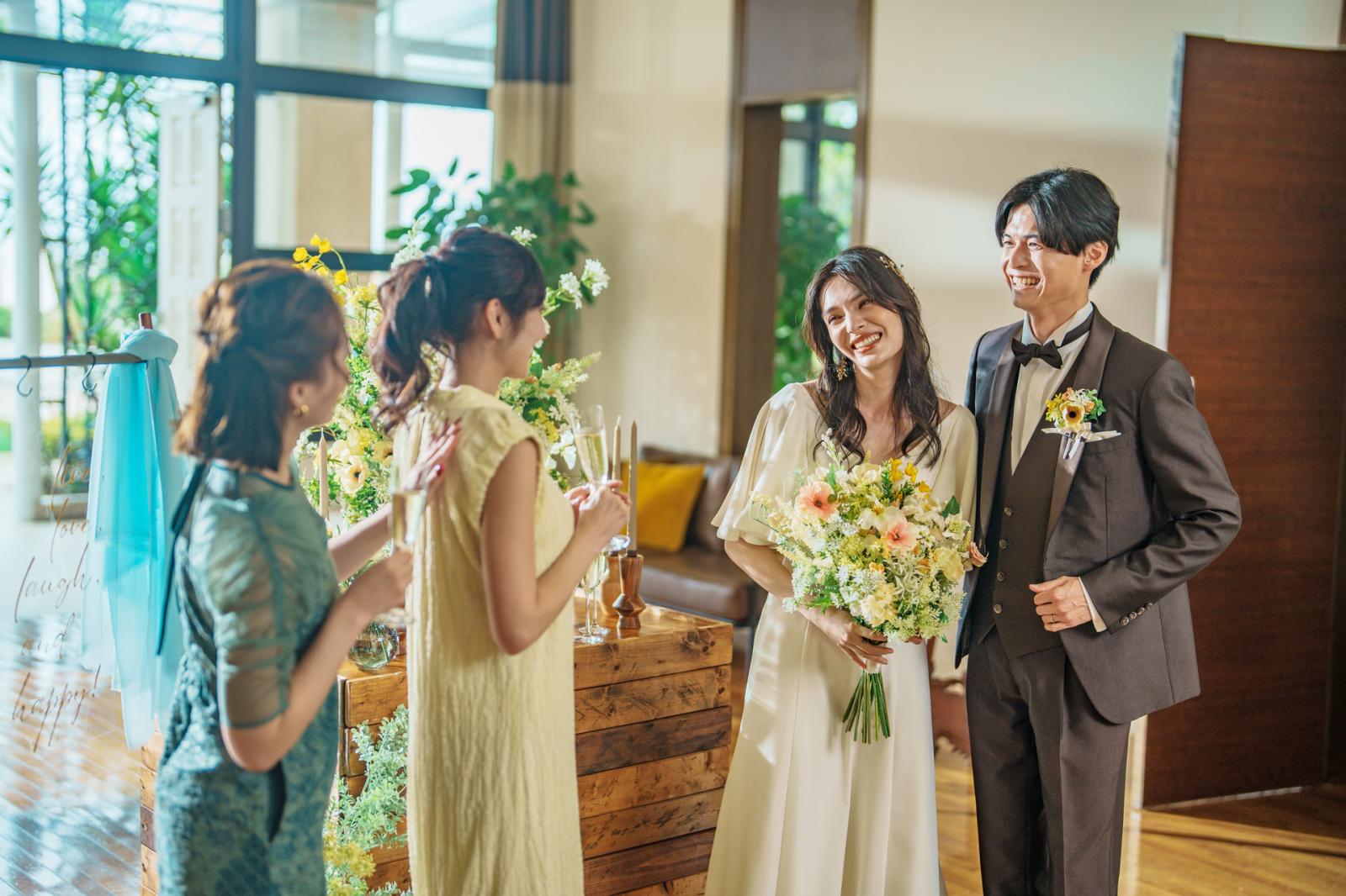 自然光あふれる空間でゲストとの会話をゆっくり楽しんで