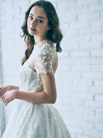 生地やレースにもこだわりたい