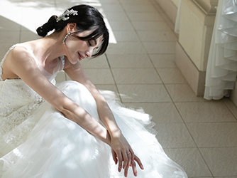 館内はたくさんの自然光が入る開放的な雰囲気