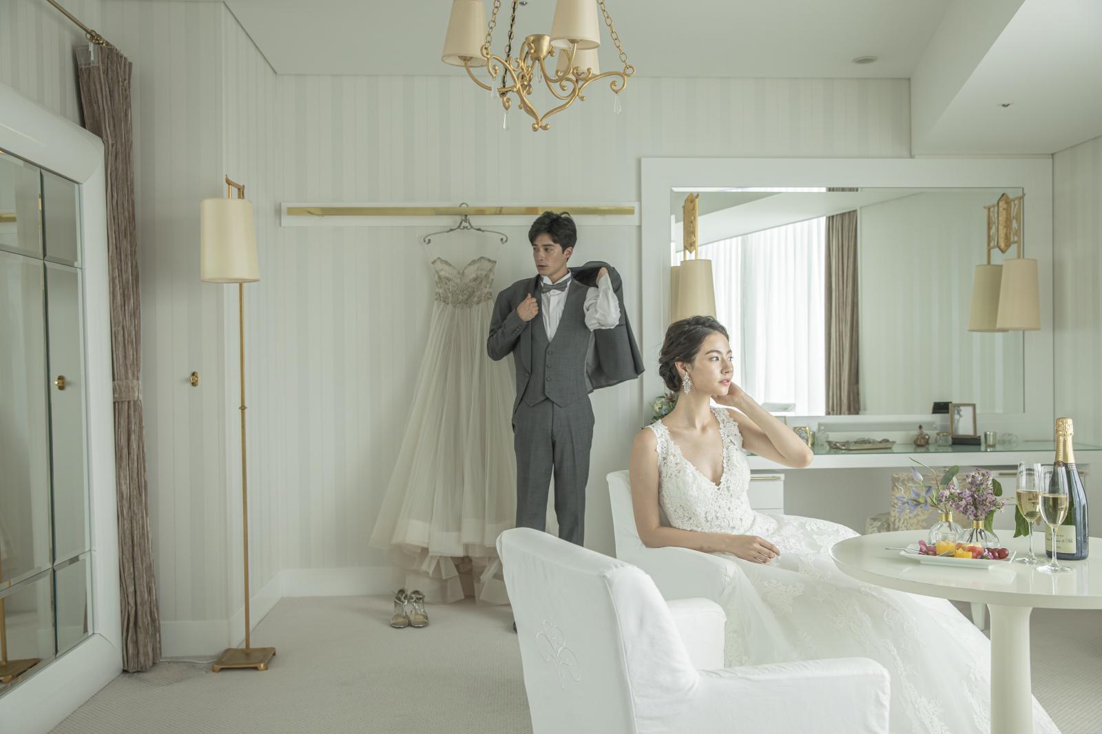 お仕度はスイートルームのリビングルームで