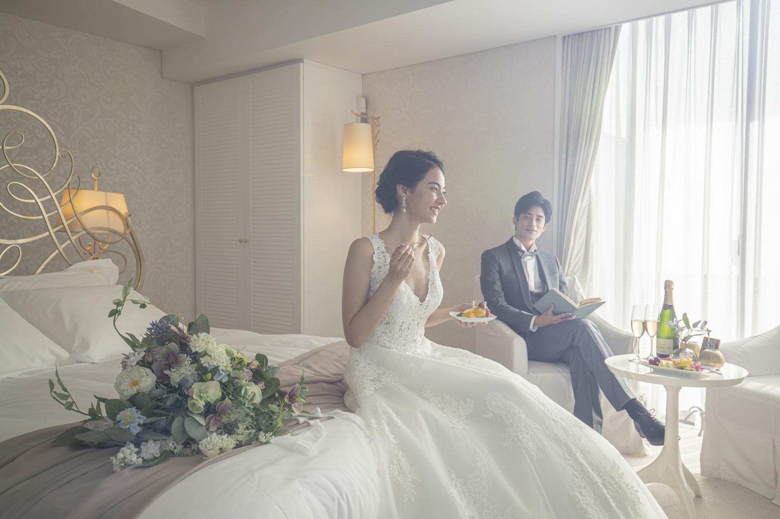結婚式当日はスイートルーム宿泊をプレゼント。ふたりでゆっくり余韻に浸って。