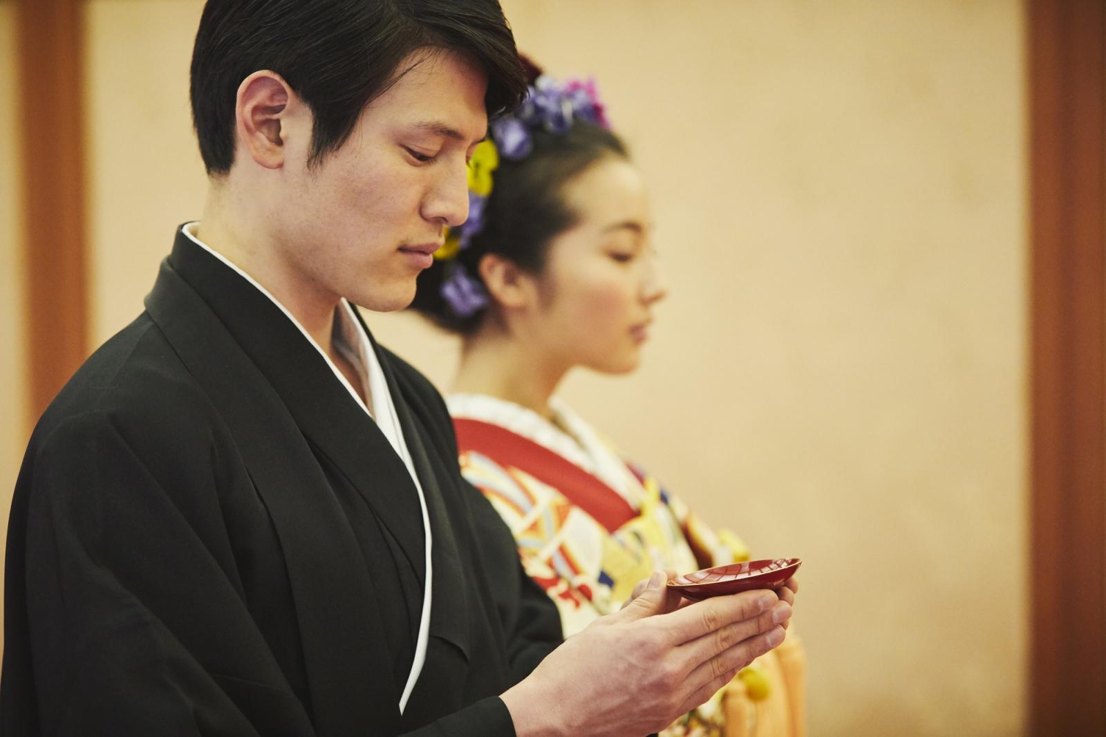 日本の伝統と女性らしい美の奥深さ