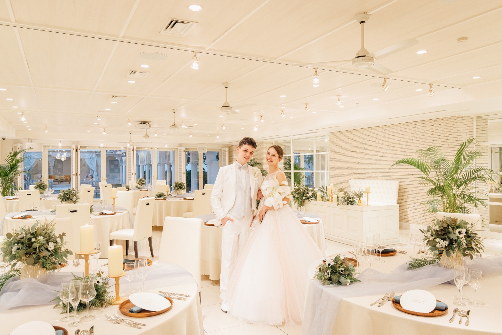白を基調としたバンケットだから、コーディネートも自由自在。