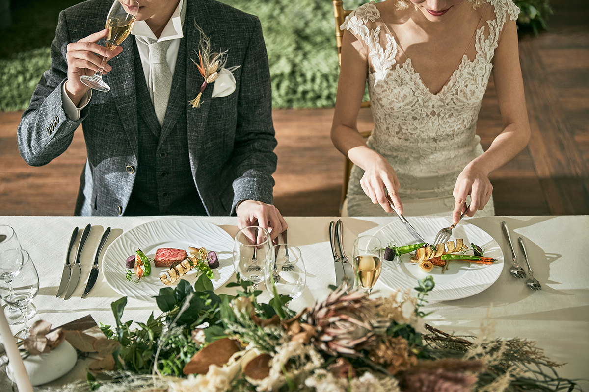 親しい人たちと幸せを祝おう